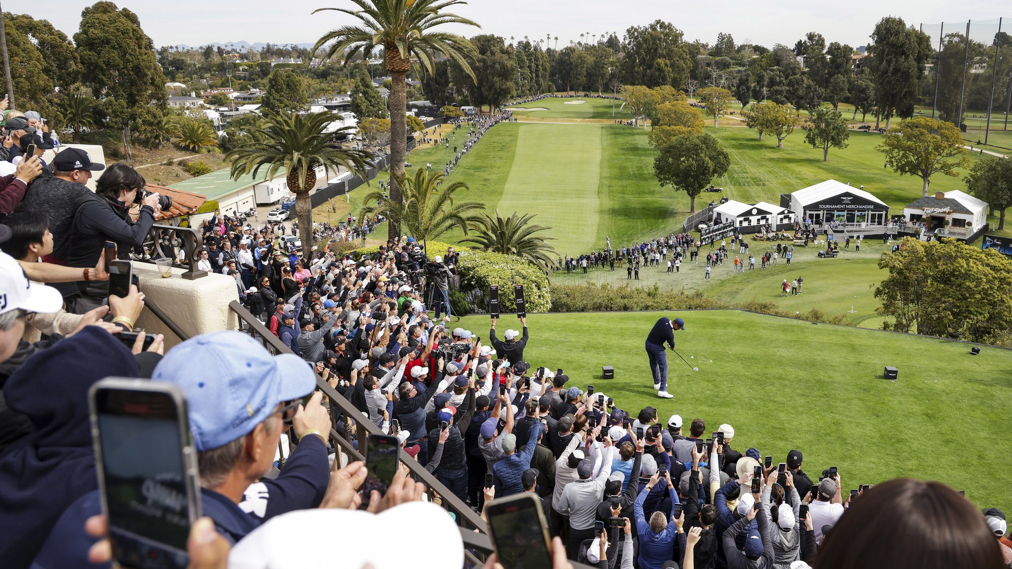 Live updates from Tiger Woods' first round