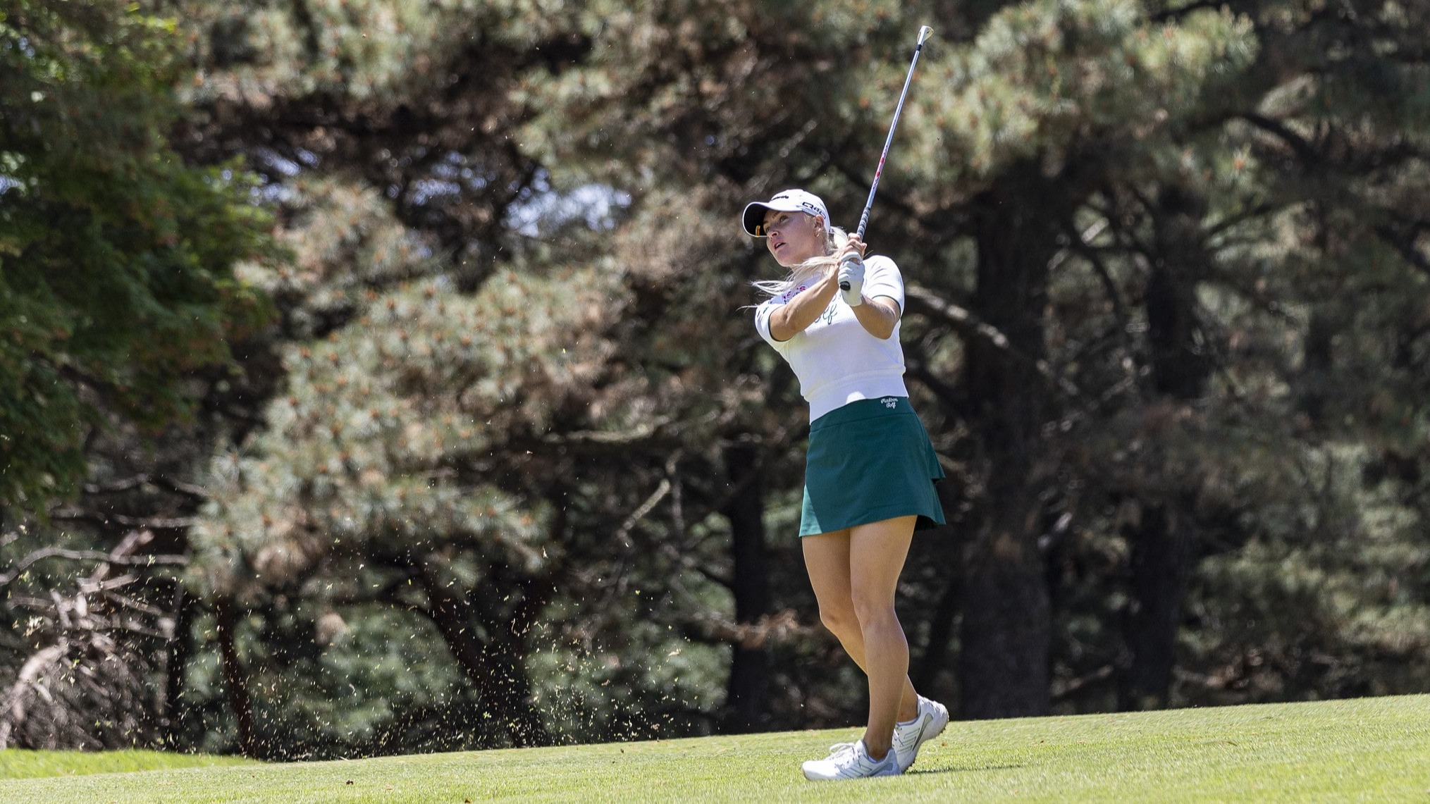 Charley Hull playing her approach into the green