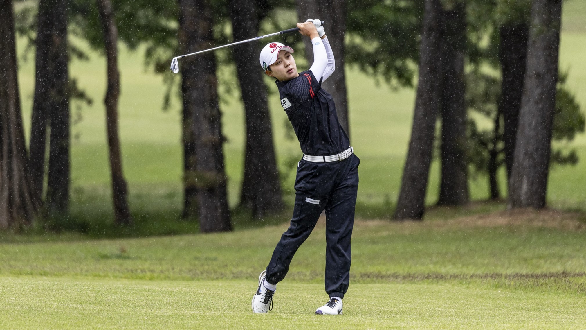 Hyo-Joo Kim hitting her approach shot into the green