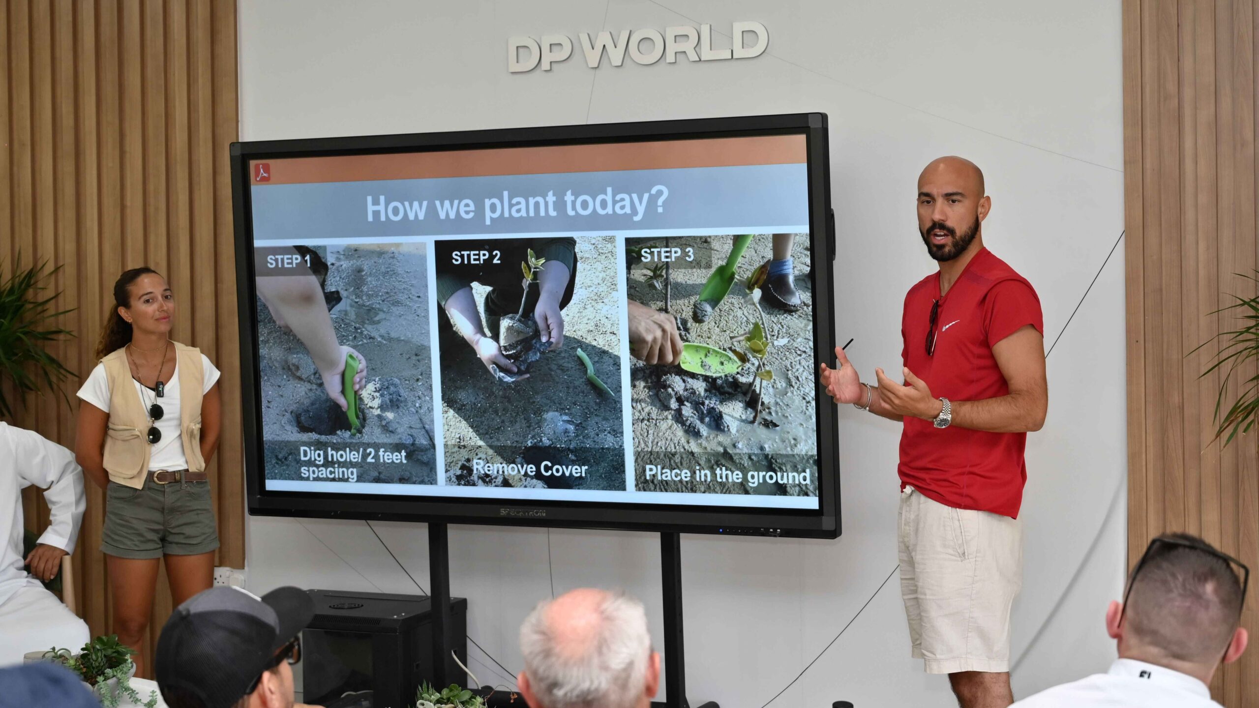 A demonstration explaining how to plant mangroves properly