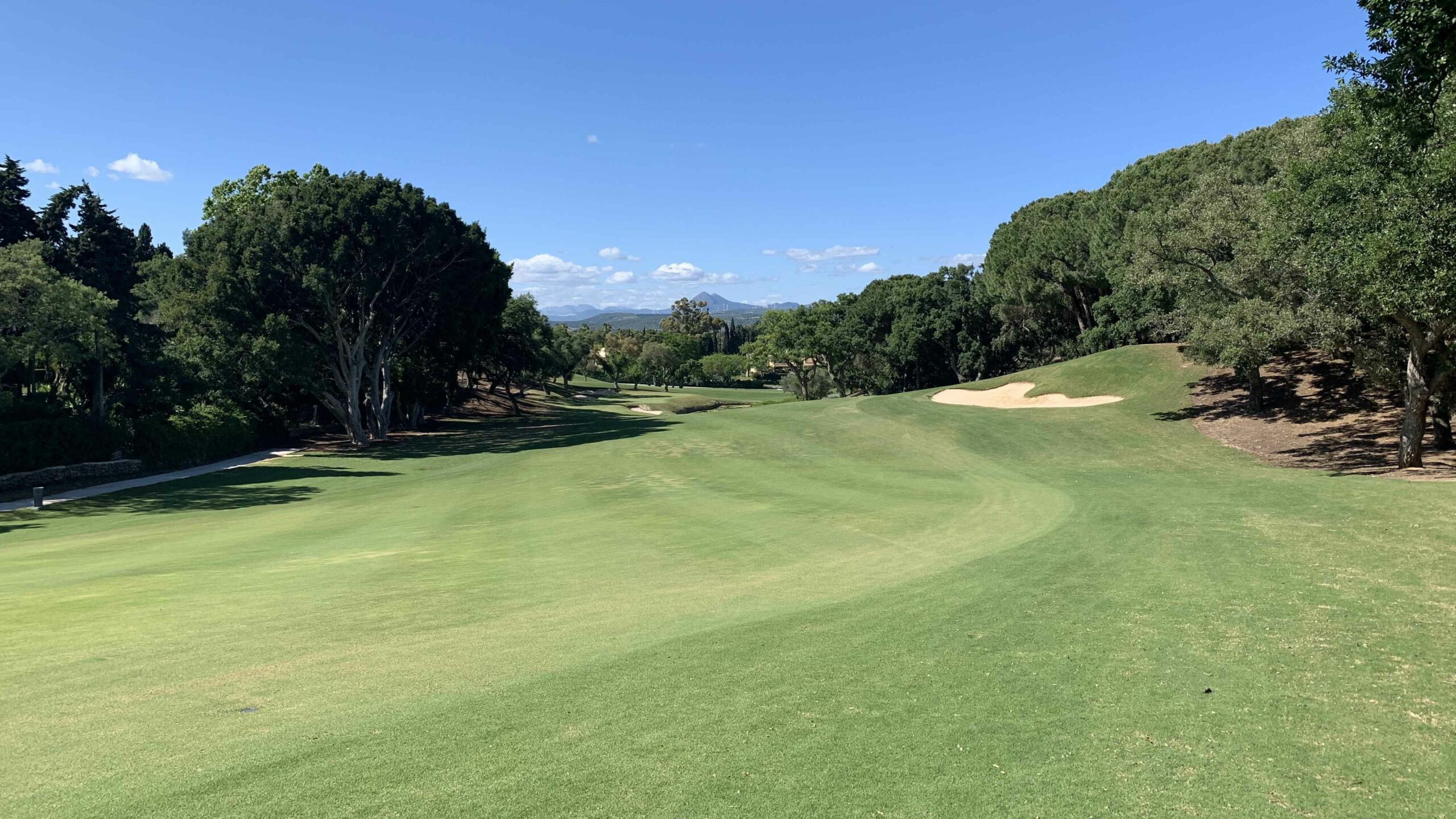 A view of the approach into the 7th hole