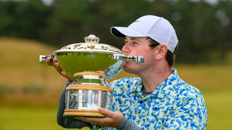 Robert MacIntyre kisses the Scottish Open trophy