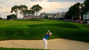 Viktor Hovland plays a bunker shot on the 18th hole during the third round of the 2025 U.S. Open at Oakmont Country Club