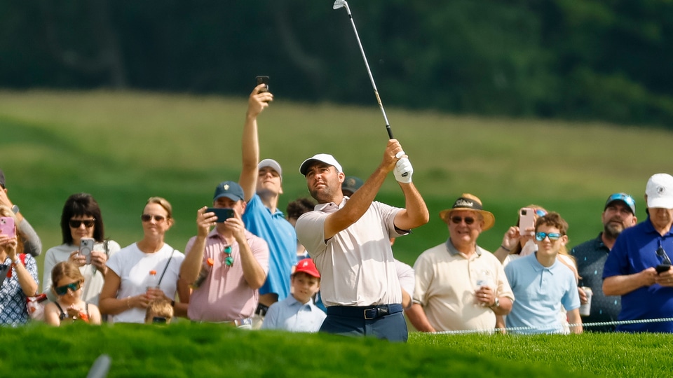 Scottie plays a shot on the fourth hole during a practice round